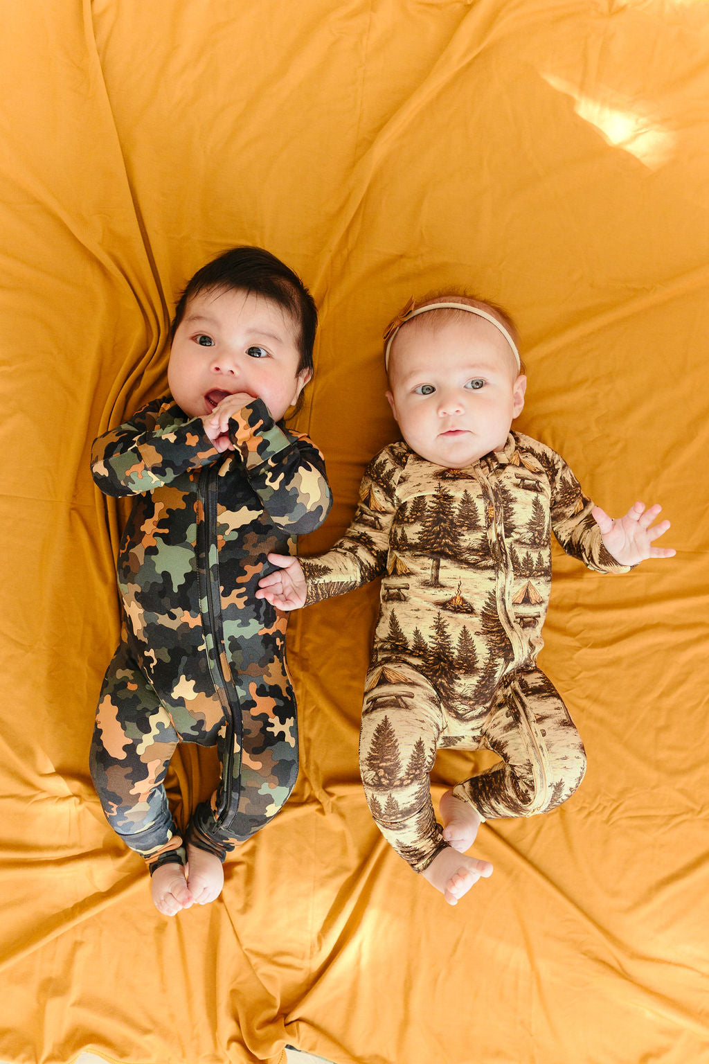 Hide & Seek reversible bamboo blanket – modern camo print with double-layer eco-friendly bamboo fabric